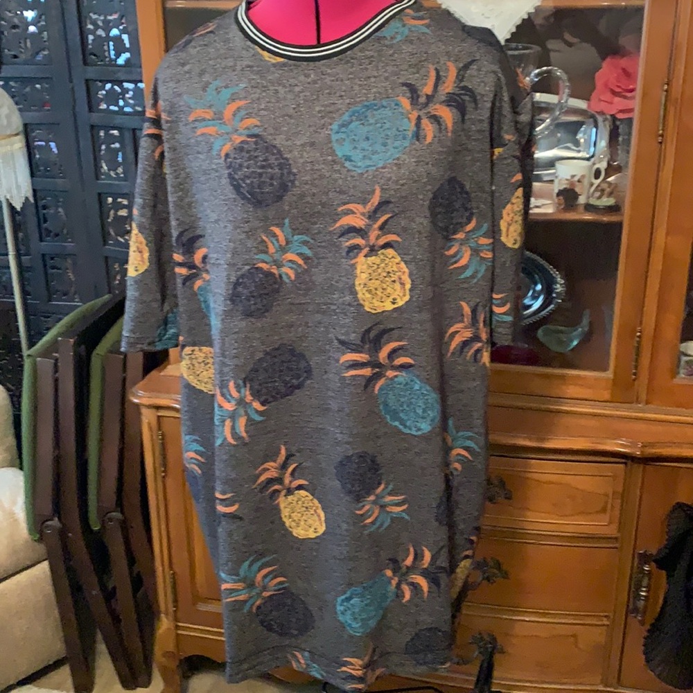 Huntington BC gray pineapple T-shirt